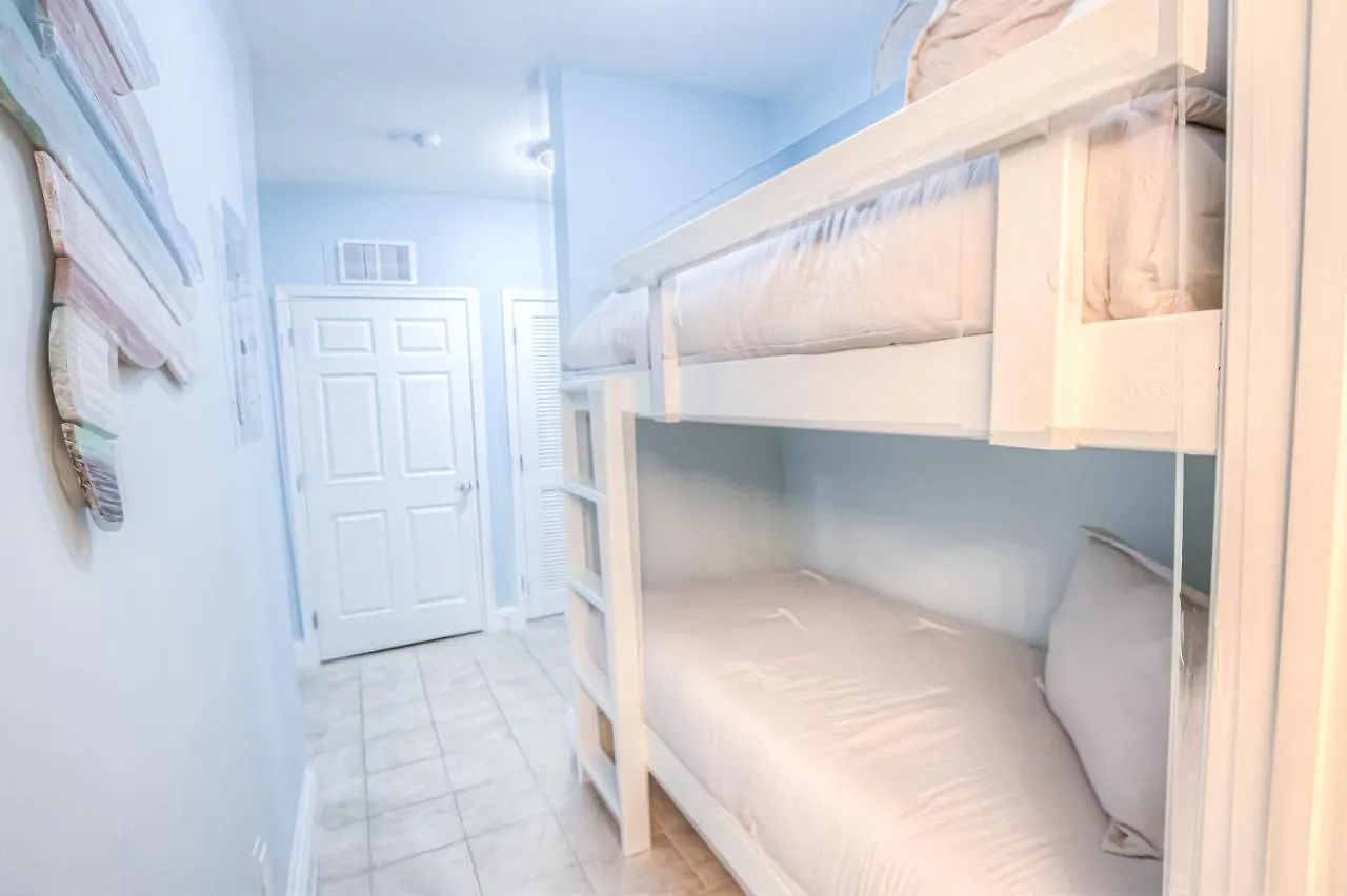 Large 3 Bd Penthouse 2120 In Laketown, Great Views And Amenities!
